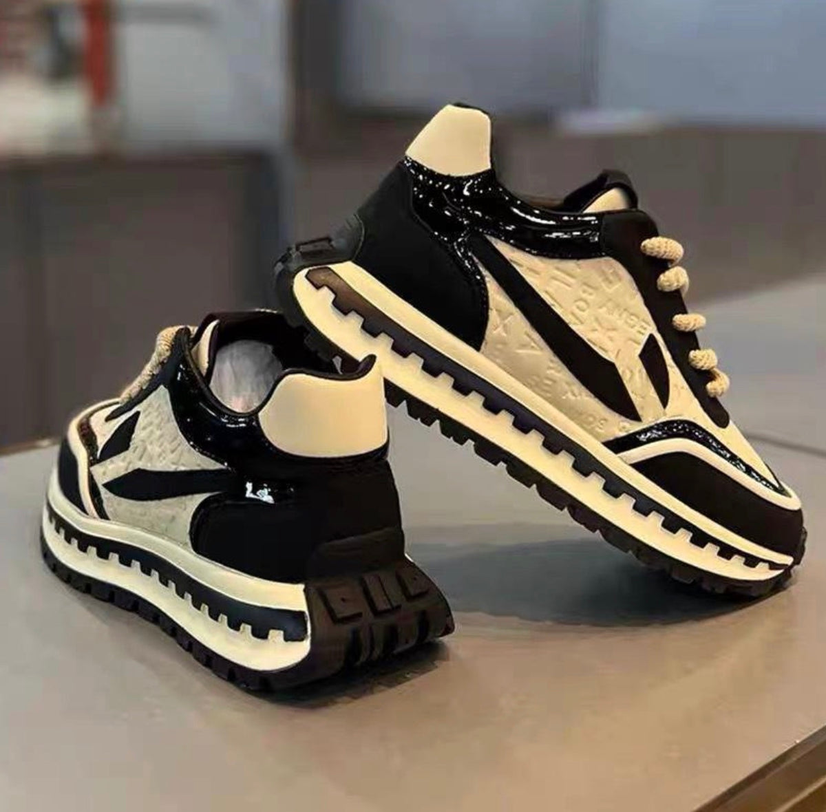 2025 Autumn Lightweight PU Casual Shoes